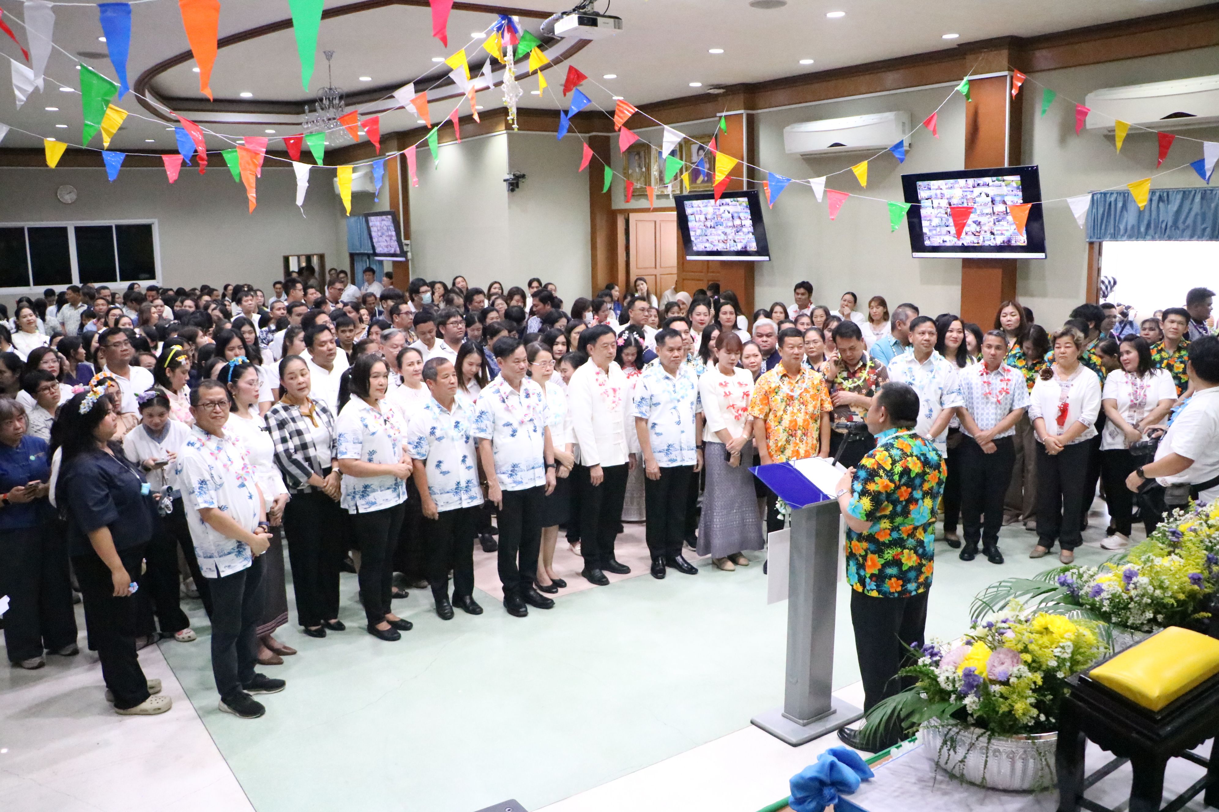 title - ชุ่มฉ่ำ! ชาว ส.ป.ก. ร่วมสรงน้ำพระพุทธรูป และรดน้ำขอพรผู้บริหาร เนื่องในประเพณีวันสงกรานต์ ประจำปี 2569 บรรยากาศเต็มไปด้วยความชื่นมื่นชุ่มฉ่ำ